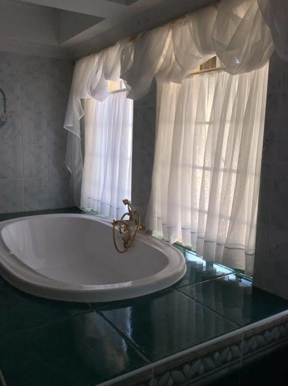 Florentia Guest House Bloemfontein Ngoại thất bức ảnh